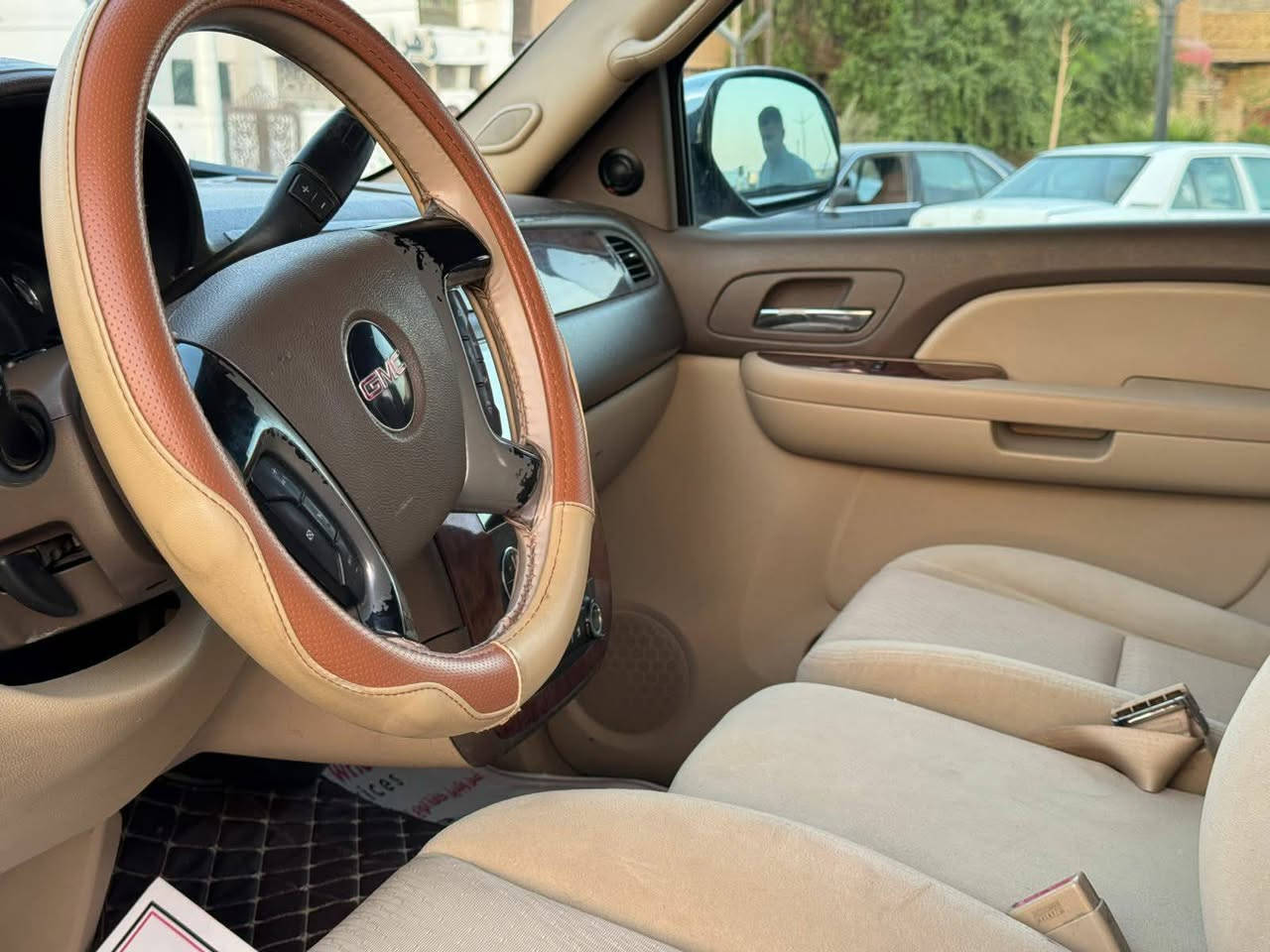 السلام عليكم
جمسي يوگن موديل 2009 .
سيارة خليجية كفالة بدون اي تبديل او حادث .. فقط بارد جداً بسيط والسونار موجود .
المكينة والگير مكفولات وشرط الفحص.
السيارة حداديتها جديدة قبل أيام شديتها وتبريدها كلش جيد. 
رقمها بصرة مميز اربع ارقام بيهن تكرار .
السيارة عليهه إضافات ستتم صوت كلش عالي واصلي ب ٦٠٠ $
وعوازل بيبان بيهه كل باب ب 100 $ .
شاشة اندرويد وتحكم وكاميرا خلفية .
تخم تاير جديد ..
وكاملة من كل شيء ...
مكان السيارة بالناصرية . ***********
***********
