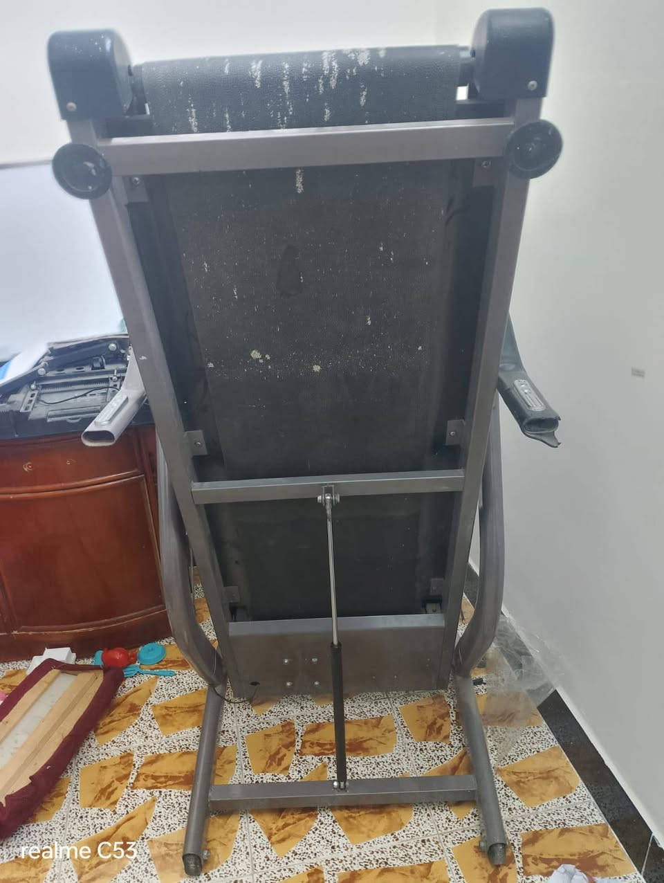 جهاز جري نظيف كله شغال يتحمل وزن ١٦٠ كيلو مكاني بغداد الثعالبه *********** السعر ٢٥٠ وبي مجال
