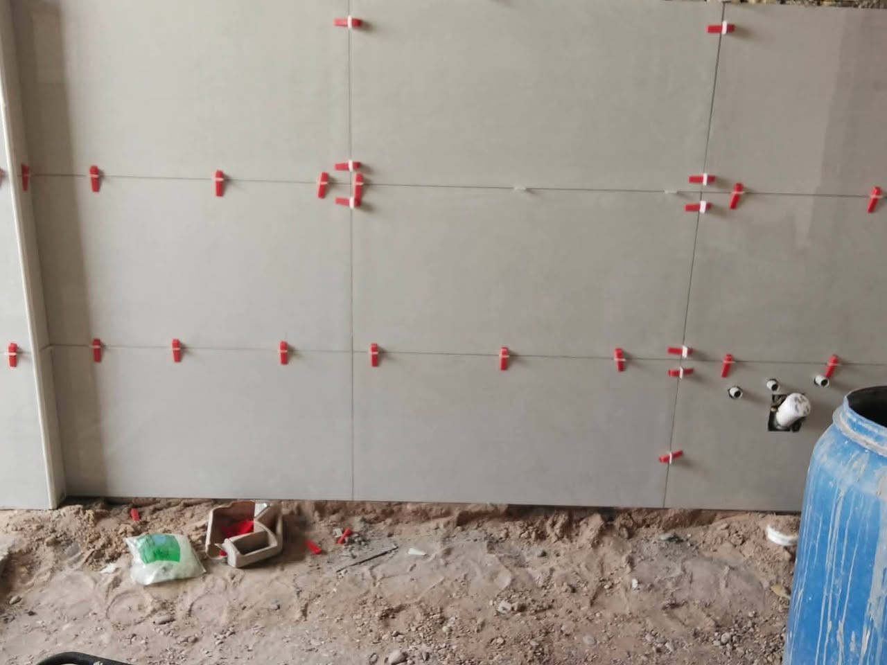 خلفه سيراميك ارضي وجداري والشغل درجه اولى ومتفرغين حاليا//***********////
