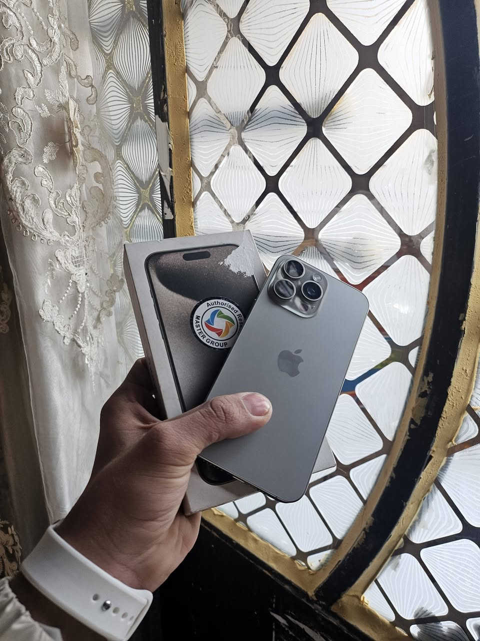 15 برو ماكس 256 بطاريه 85 مكفول ماستر سعر مليون مكان شعب ***********
