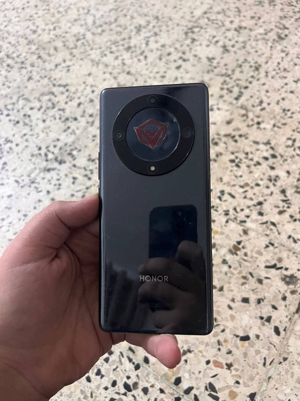 سلام عليكم جهاز HONOR X9aجهاز مرتب مايصرفف شحن يعني يطول عندك يوم كامل
الذاكره 265 الجهاز مع شاحن ويكون مصفح اخي عندك سماعه وياه ب بوبجي 60 وقابل الزياده  فقط السعر 160 وبي مجال المكان مشتل كراج بعقوبه  الرقم ***********

