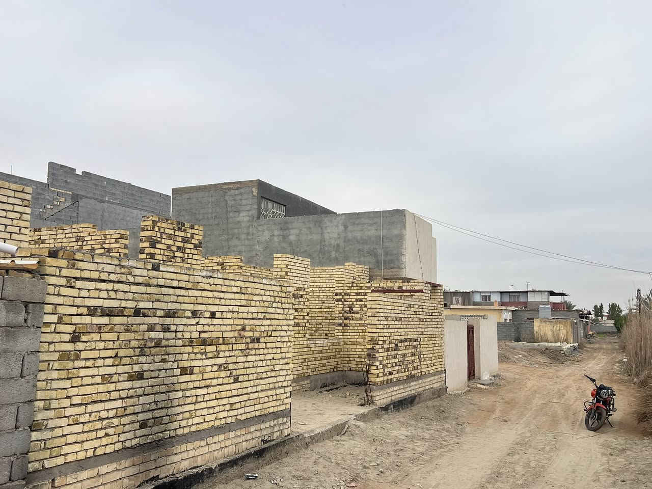 ياالله
سلام عليكم متاح قطعه للبيع 200م سند25 قرار باسمي وبيها بيت هيكل طابوك مساحه البيت 180م مكان  كربلاء طريق بغداد خلف مدينه سيد الأوصياء تبعد عن طريق بغداد تقريبا 2كيلو ***********
