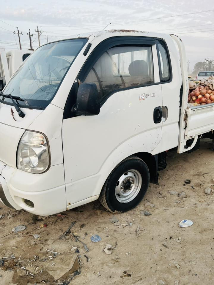 كيه ٢٠١٢ جاهزه نضيفه تخم تايرات حداديه كير مكينه مكفولات بسمي مشروع وطني رقم.    سعره ٨٨وبيه مجال حك الجيه ناصريه سوك الشيوخ 
***********
