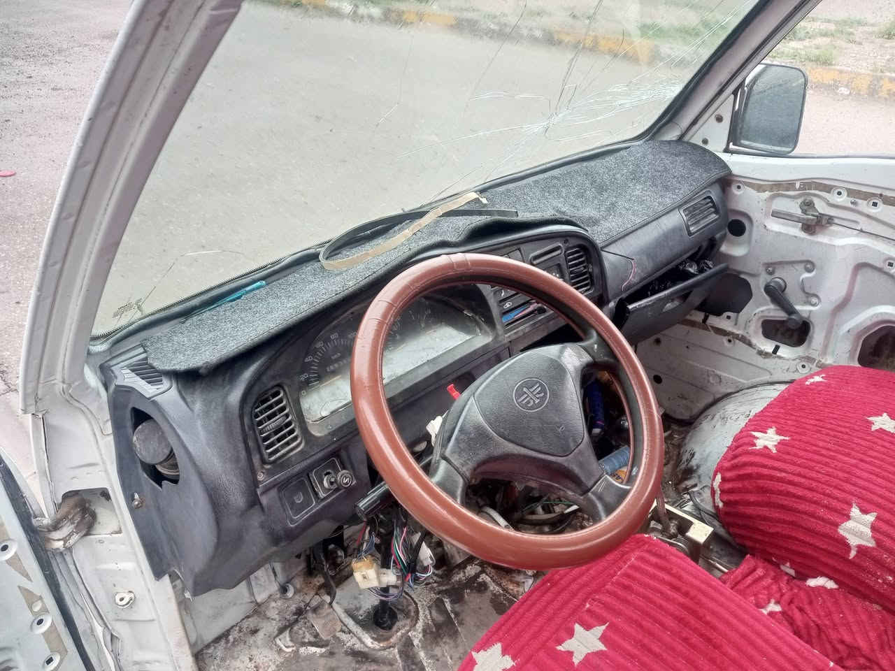 السلام عليكم فاو 2006 قماره وربع  محرك كير تايرات جدد كله شرط السعر 17وبيه مجال  ***********
