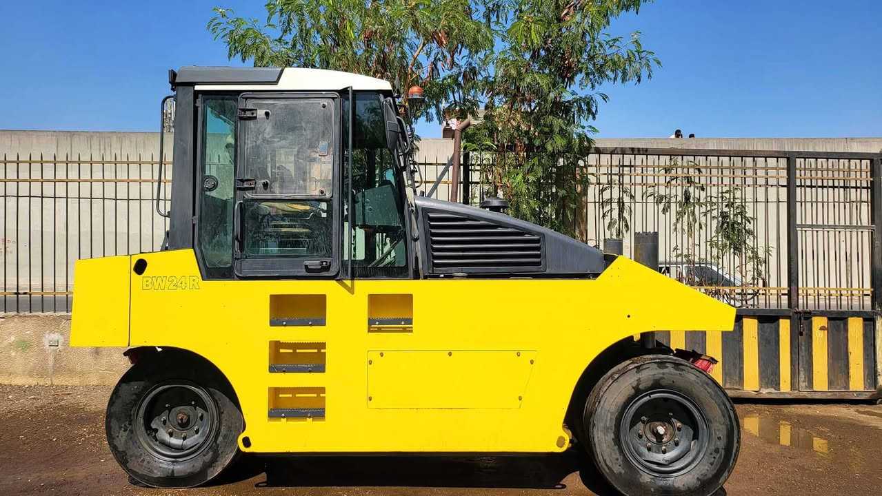 السلام عليكم ورحمة الله وبركاته ⚠️
متوفر حادلات للإيجار  ⛪️ بوماكَ الماني  
متوفر مع ماء🚰 والهزاز وبخبرة عالية🦺 أستلام مهندس 🌉
تتوفر لدينا جميع الأحجام من واحد طن إلى ١٦ طن ♒️
وكافة الأنواع⚓️ ضلفية مطاطية ستيل 🏗
العنوان بغداد البياع 🏠

ونعمل في جميع المناطق بغداد وأطرافها🎗
وأيضا نعمل في كافة المحافظات 
هنالك خصم🔗 لأصحاب الشركات والمقاولين

التواصل معي مباشر 
***********
***********
بيهن وات ساب
