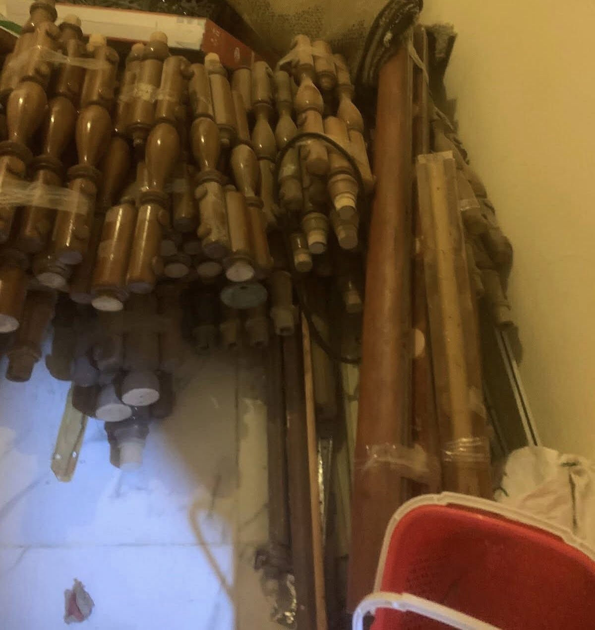 للبيع      يوجد محجر درج  خشب صاج نوعيه ممتازه
رقم تليفون ***********

