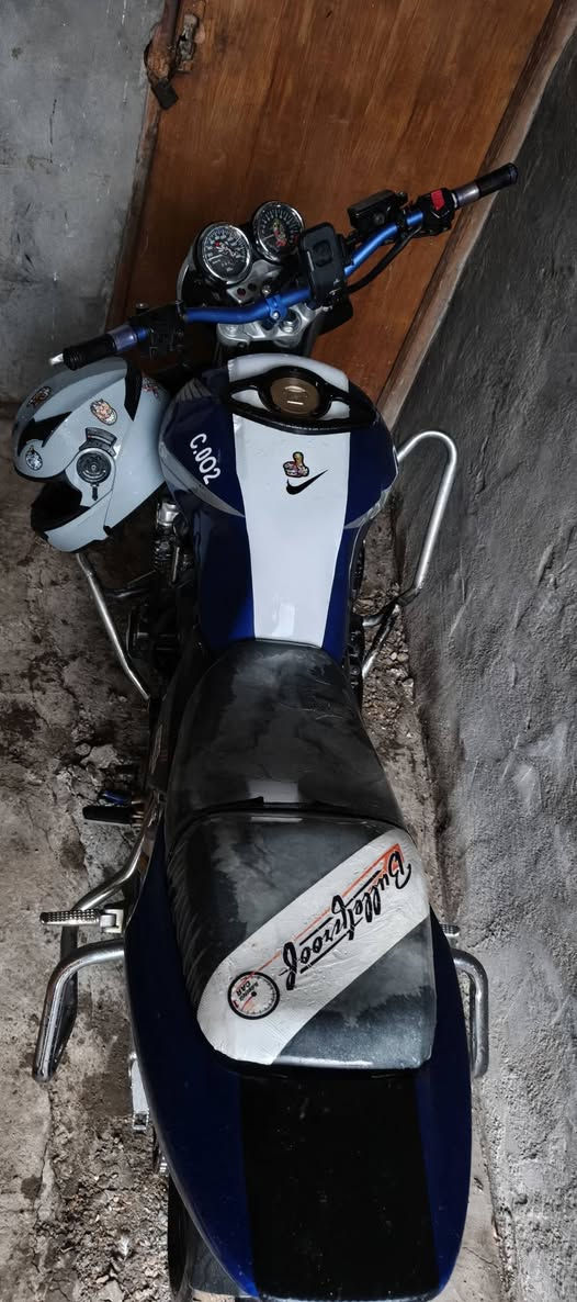 السلام عليكم
دراجة سيبي فور للبيع موديل 2006 جيل ثاني كابريتر الدراجة نضيفة وعلى ايدي مال جناي الدراجة مبدل بيه فقط ولفات ومشتغلهن يم أبو رقيه الكربلائي دهن قبل 5 ايام بدلتة سعرها 1900 وبيها مجال مكاني كربلاء شراي اتصل ***********هذا الاثير بي واتساب ***********
