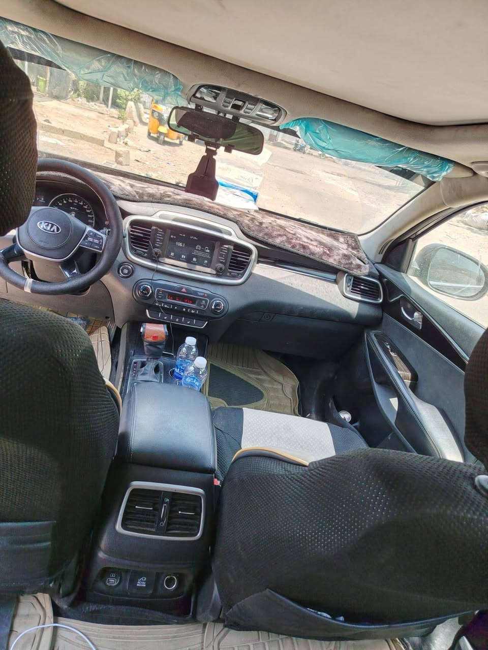 السعر 165 و بيها مجال 
سورنتو ٢٠ وارد امريكي 6سلندر 
منظومة غاز جديدة ٦ لتر إيطالي 
٧ راكب 
فول مواصفات 
بانوراما 
بصمة 
٣ قطع تبريد 
كشنات كهرباء 
تدفئة كشنات
شاشة كبير كار بلاي 
رادارات امامي خلفي جانبي 
جلد اسود 
ماشية ١٣٨ الف كم 
سونار موجود 
السعر ١٦٥ بي مجال
مكان السيارة بغداد شارع فلسطين 
للتواصل 
***********

