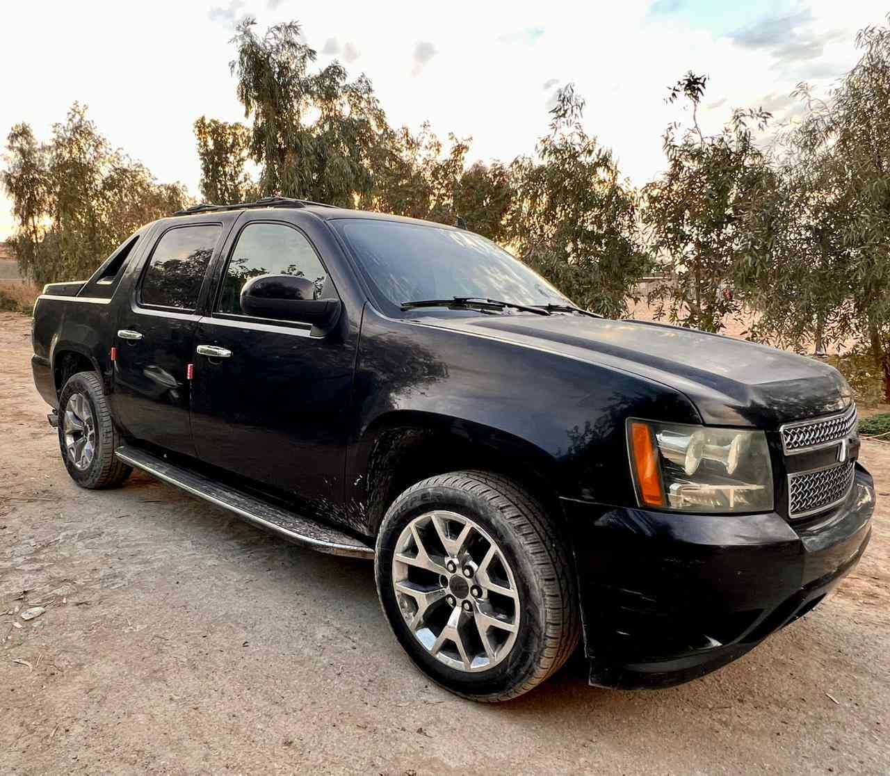 السلام عليكم بيك أب تاهو (اڤلانج) أدوات أدوات
مصبوغه حزام السياره نضيفه جاهزه من كلشي حداديه مكينه كير  كله جديد تشغل وتطلع احلا من الصوره السياره مكانها بغداد الزعفرانيه السعر 85ورقه وبيها مجال حق الجيه 
الاستفسار متوفر واتساب ورصيد ***********
