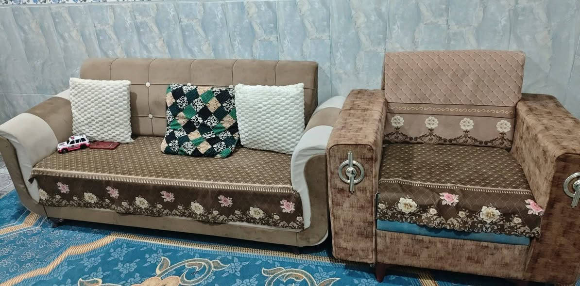 تخم للبيع  سعر 100 قفل حي الميلاد 
***********
