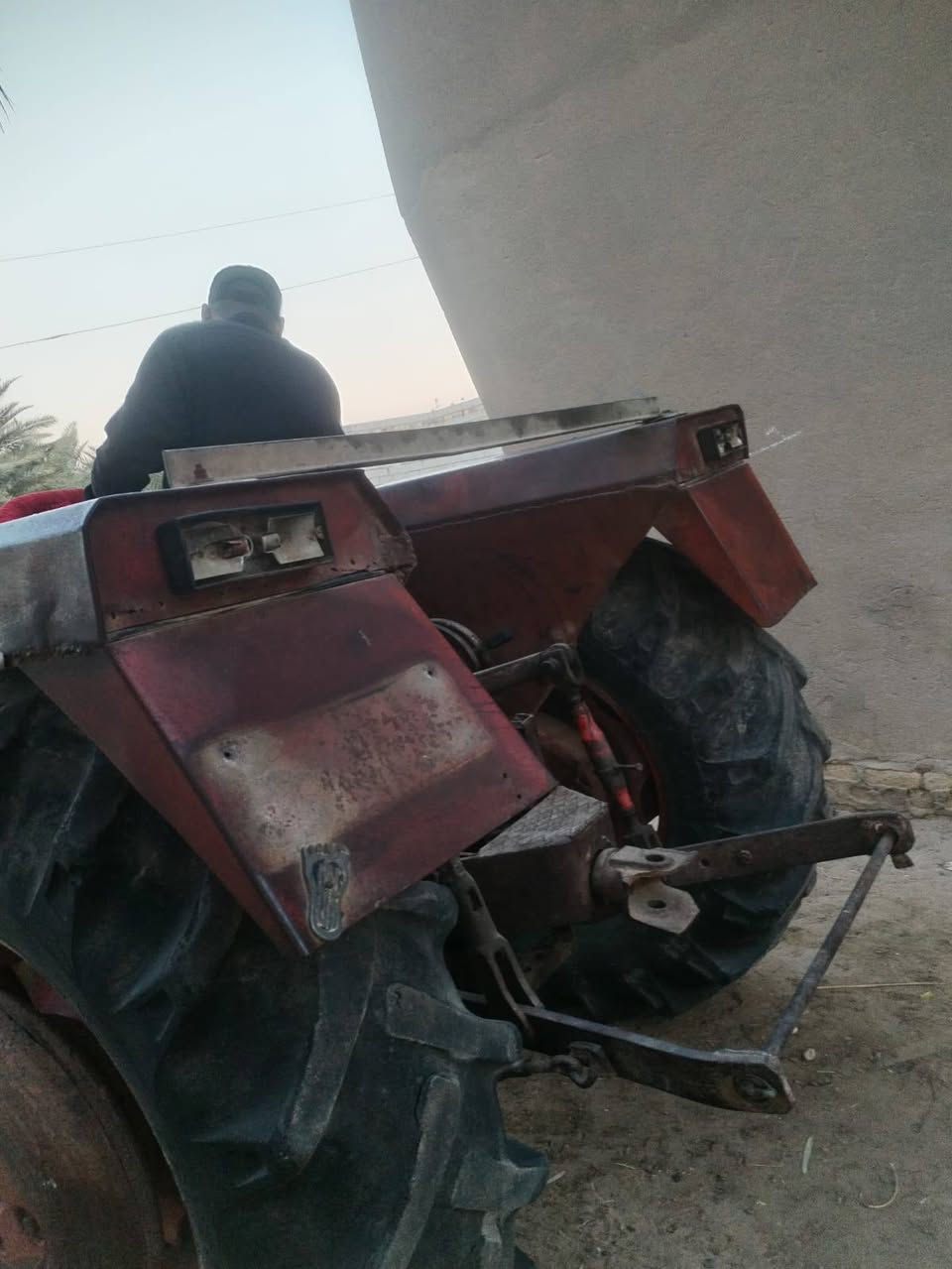 سلام عليكم عنتر له بيع موديل 88 مكينه بعدهي شركه برغي مامفتوح بيه تصل عله رقم ***********
