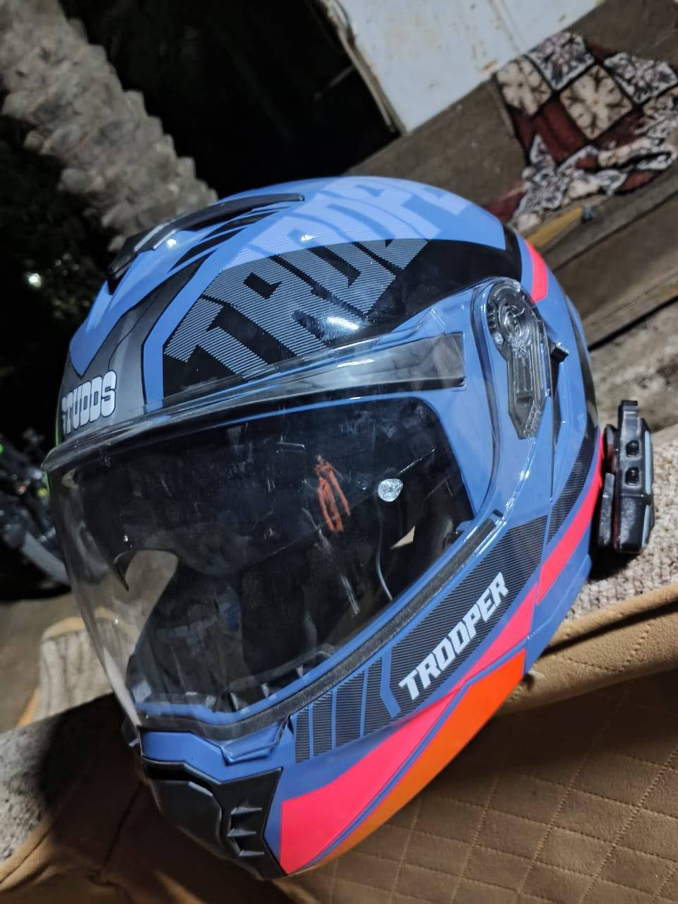 خوذخ للبيع جديده هيه والحاكيه 40 وبيها مجال 
***********
