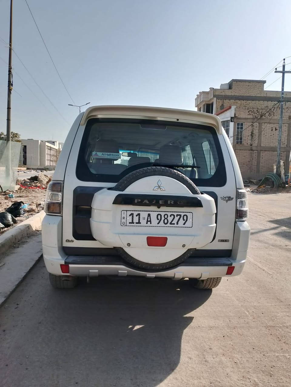 السلام عليكم 
باجيرو حبتور كامل مواصفات مكفوله 
موديل 2010 
مكينة السياره 3500 دمام 
مري شفط 
الرقم انكليزي بغداد 
بسمي التحويل مباشر 
السعر 150$ بيه مجال قليل
مكان السياره بابل 
الرقم/***********
