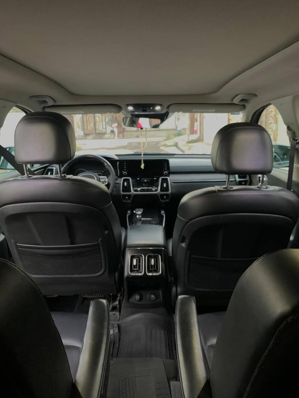 سلام عليكم سورنتو مديل 22 محرك توربو 
كشنات منفصل 
لايت زينون 
كير محرك شرط 
رقم بغداد شرط التحويل+الوكاله 
السياره فول 
رادارات امامي وجانبي وخلفي 
بنوراما 
كمراه امامي و خلفي 
تحديد المسار 
السياره فووووول فوووول يعجز السان عن مواصفاها 
السعر 228 وبيها مجال 
***********
***********
