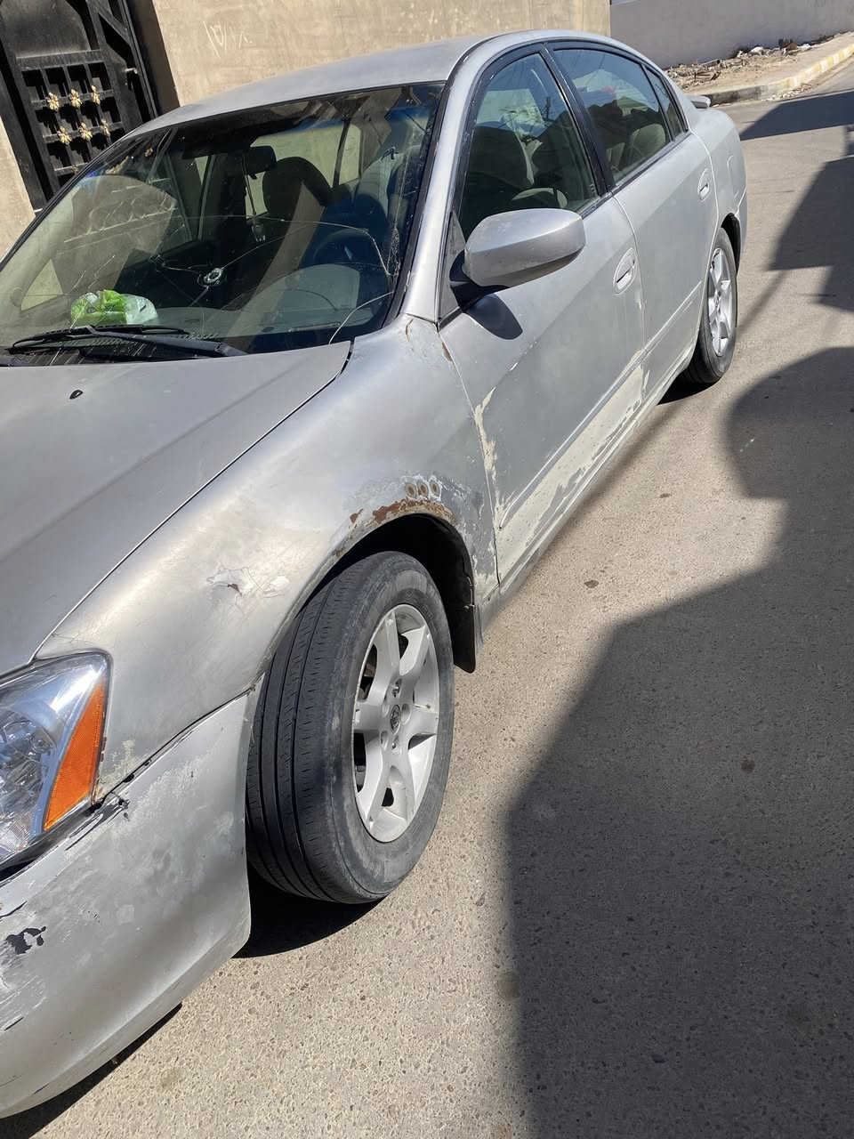 السلام عليكم
للبيع سيارة نيسان التيما 2005 السيارة باسمي جاهزة تبيرد ثلج صدر محرك كير كله كفاله كهربائيات وضع شركة 
سيارة 58 مجال قليل 
سعر 
***********
