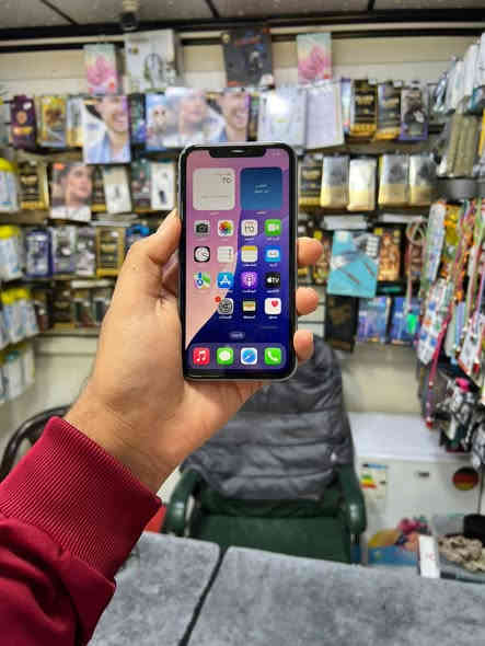 11 عادي 
ذاكره 128 
نموذج M تك سيم 
بطاريه 100 
شرط نورمال حاسبه 
وتر بروڤ 
سعر الجهاز 255 
شراي خاص او اتصل 
*********** 
***********
