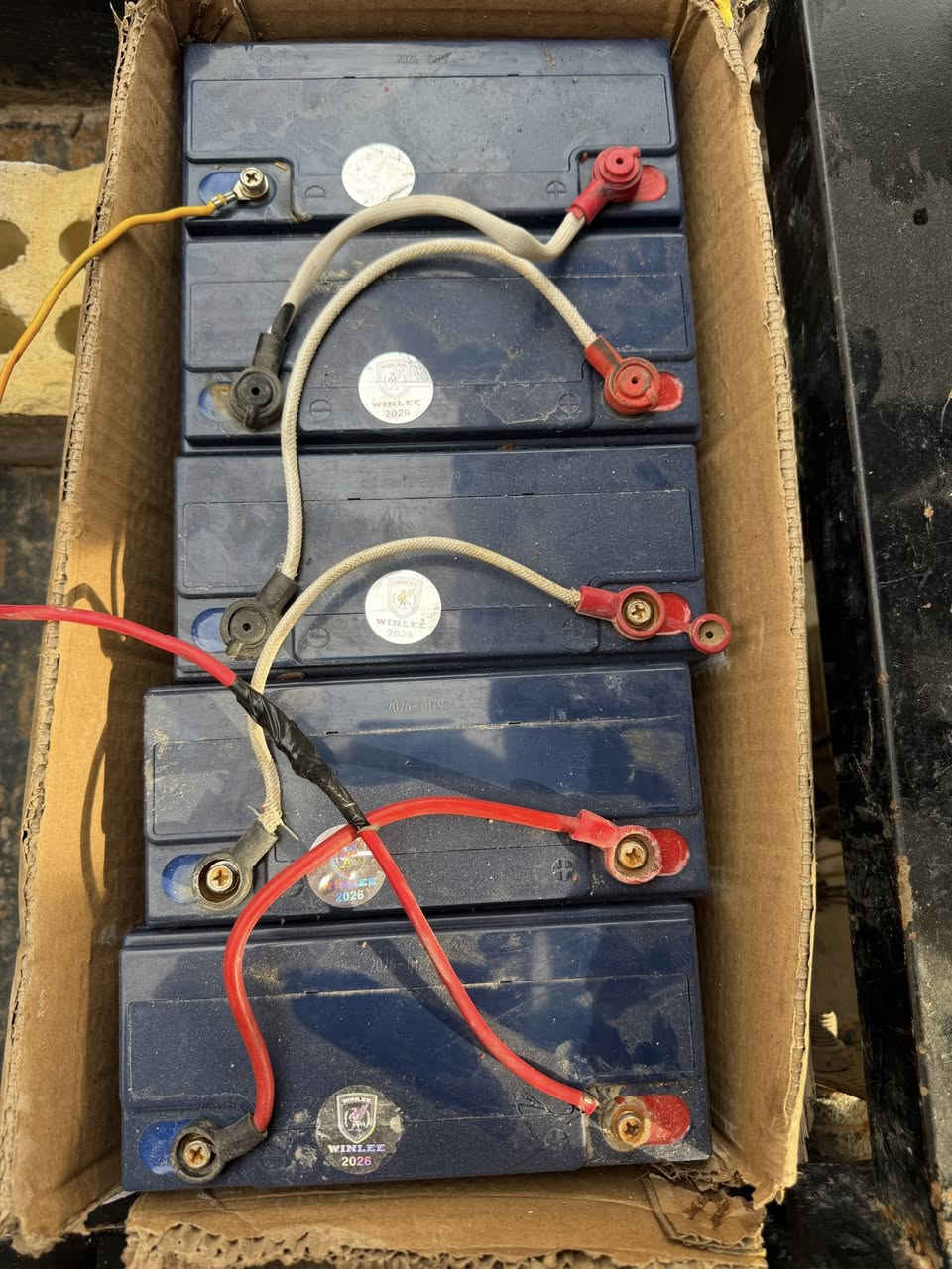 ستوتة شحن خمس بطاريات جدد قبل اسبوع شادهن تاريخ انتاجهن ٢٦ تايرات جدد بيهة نقوصات كهربائيات يرادلهن ترتيب شغالة وتمشي سعرهة ٦٥٠ الف 
***********//***********
