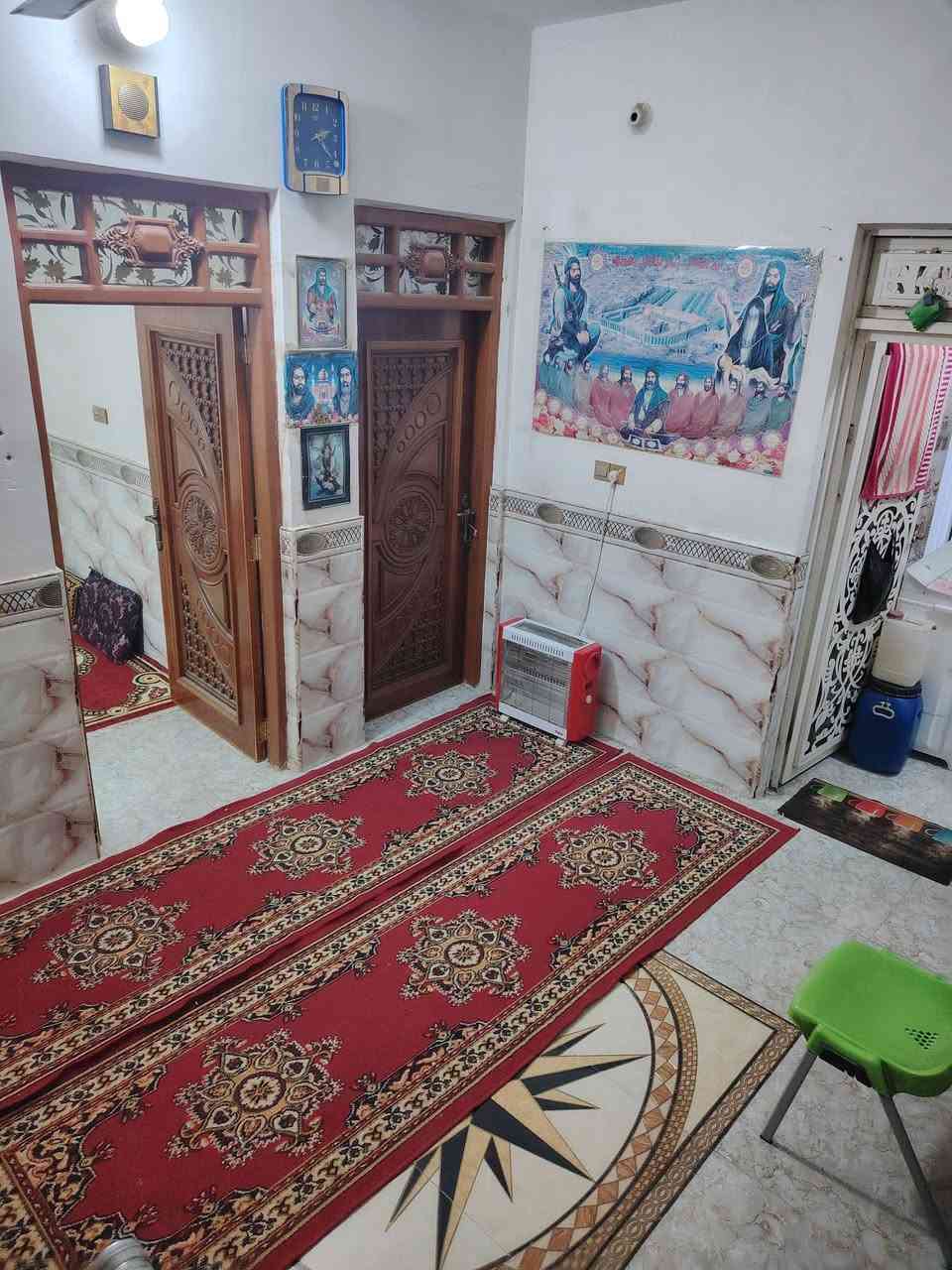 للبيع
بيت ١٠٠م خلفي

طابقين بناء حديث

يقع في صالحيه قرب مدرسة الأندلس

يحتوي طابق الأول على غرفه وصاله ومطبخ وصحيات داخليه وخارجيه واستقبال

طابق ثاني غرفتين فقط.

عرض الدربونه متر ونص
موبايل للاستفسار ***********
