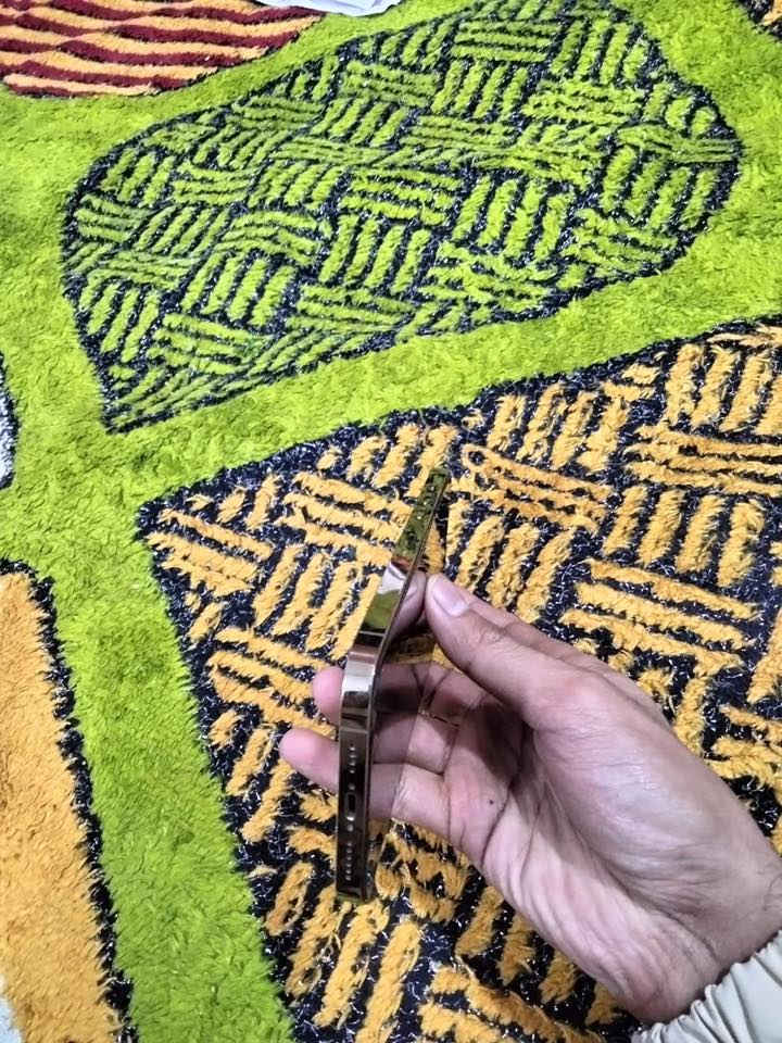 السلام عليكم أيفون ١٢برو ماكس بطارية ٩٢ ذ ٢٥٦
بس اسماعه جوه عطلن  سعره ٤٢٥ ب ***********
