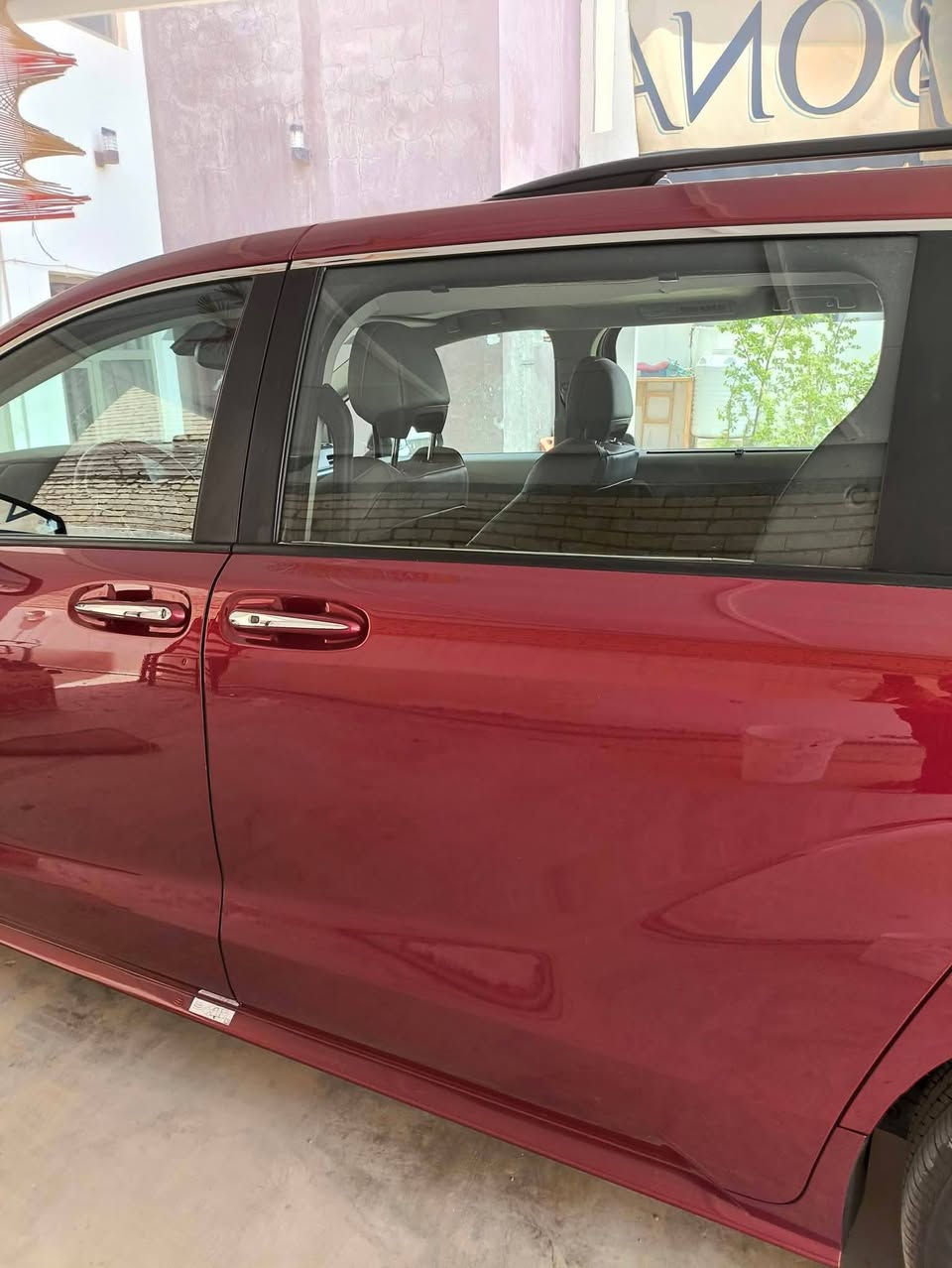 سلام عليكم تويوتا سينا 2024 XLE يعني فول مواصفات ماشية فقط ٢٠ الف جديدة بمعنى الكلمة حادثها موضح صبغ فقط جاملغ سعرها ٢٨٥ رقم بغداد بأسمي موجودة في كربلاء للتواصل ***********
