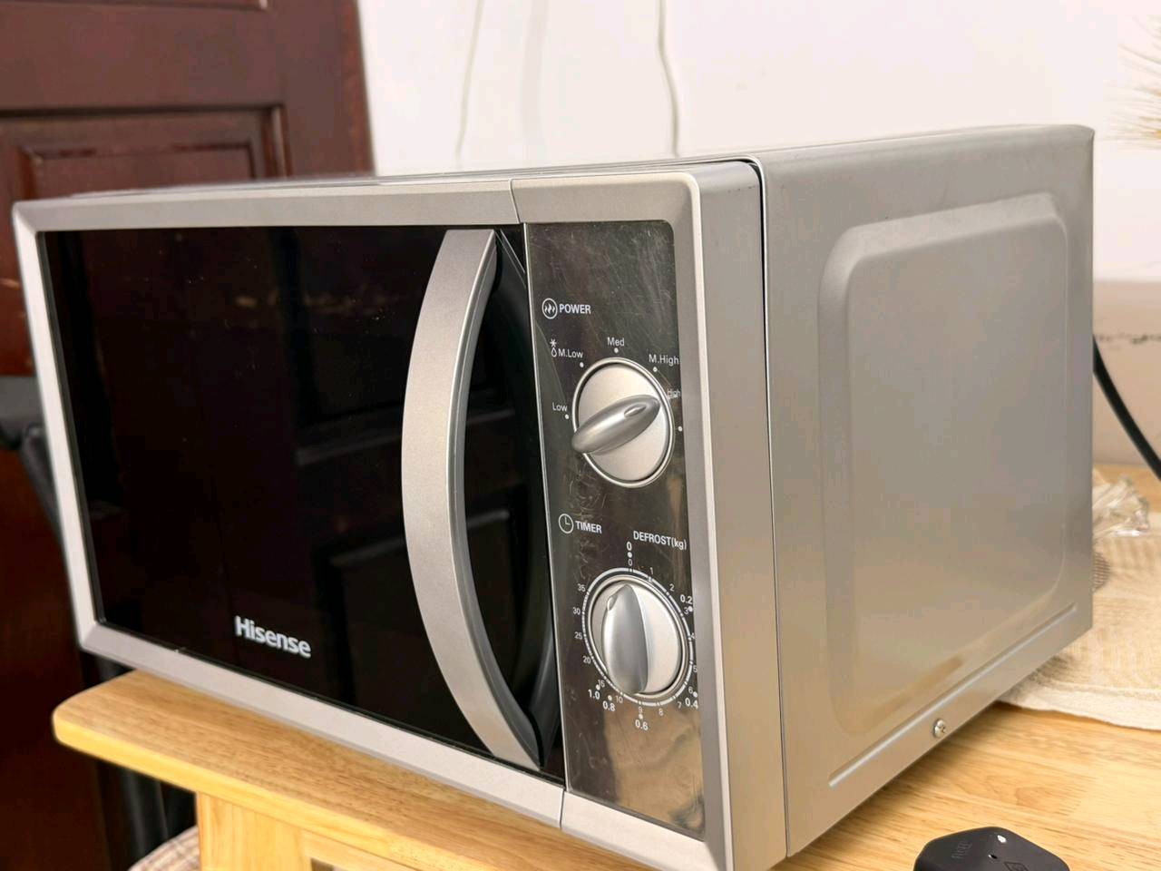 مرحبا
عندي هذا المايكرو مستعملته مرات معدوده كلش نظيف لانو معتمده ع القلايه بالحمي مال اكل بي بس طعجه بسيطه موضحتها بالتصوير اول مفتحته من الباكيت هيج جان ممأثر عليه ابد ماخذته ب١٥٠ اني اريده ب وبي مجال١٠٠ مكاني بالسيديه اذا قريب عليه ممكن اوصله