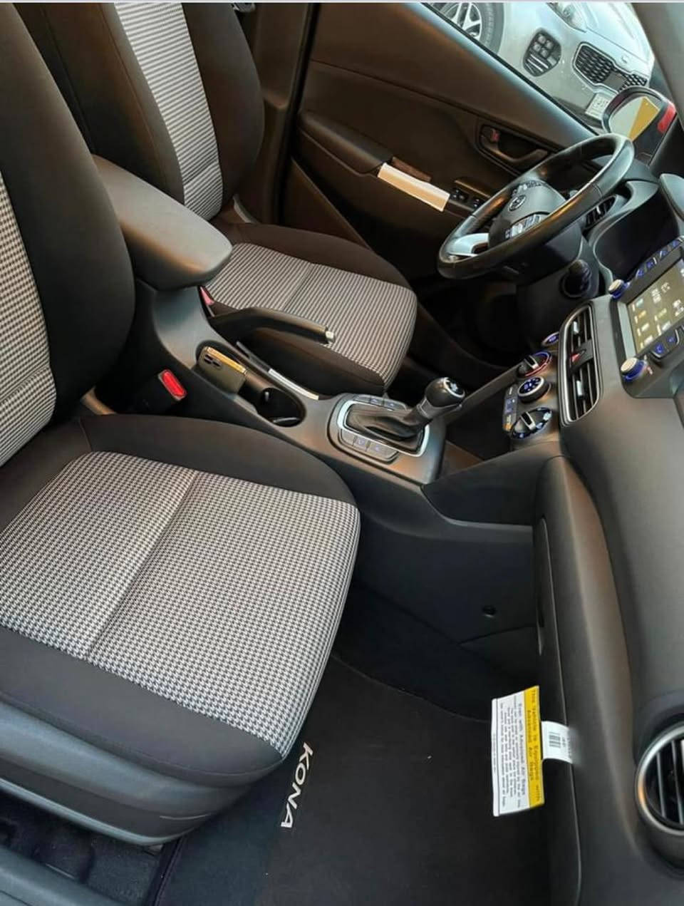 السلام عليك
كونا موديل 20 مكفوله من الصبغ حادثها بسيط فول مواصفات عدا الفتحة 
بصمة 
هيتر كشنات وستيرن 
رادار 
ماشيه 69 كيلو
السعر130


**إذا كنت صاحب هذا الإعلان وتريد حذفه لأي سبب، رجاءا أرسل رسالة إلى الدعم الفني**