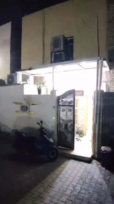 السلام عليكم بيت للبيع مساحه 44متر واجهه 5ونص والنزال 8 في مدينة الصدر قطاع 10مقابل ساحة  للاستفسار اكثر الاتصال على الرقم *********** للشراي فقط رجاءا
