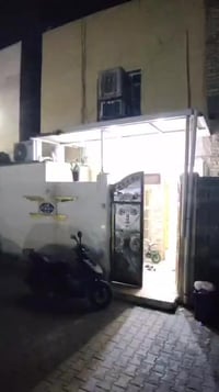 بيت للبيع مساحه 44متر واجهه 5ونص والنزال 8 في مدينة الصدر قطاع 10مقابل...