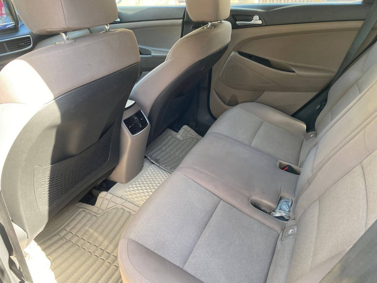 🚘 هيونداي توسان 2020 خليجي – فول مواصفات

🔹 رقم أربيل – باسمي مباشرة
🔹 مكفولة
🔹 فحص وسنوية جديد
🔹 سيارة نظيفة جداً (هزة)

⚙️ المواصفات:
✔️ محرك 2000 سي سي
✔️ بصمة تشغيل + أبواب
✔️ كشنات أمامية كهرباء
✔️ حساسات أمامية وخلفية
✔️ شاشة كبيرة + كاميرا 360
✔️ شاحن موبايل وايرلس
‏✔️ LED حاجب
✔️ ويل كبير
✔️ قطعتين تبريد
✔️ مراية شفط
✔️ هندبريك يدوي

📍 الموقع: بغداد – الكرخ
💰 السعر: 195 ورقة وقابل للتفاوض للجادين فقط

📞 للاستفسار: *********** بغداد, العراق
