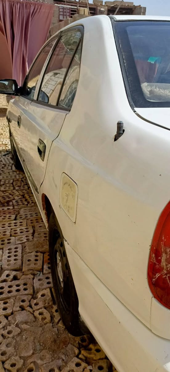 فيرنا 2001 بغداد انكليزي بسمي. لاصبغ  ماعده الهلالات بيها تجي شوفها .محرك جديد .كير عادي .قبل اسبوع مبدل كلج جديد… صدر امامي خلفي جديد .كهربائيات كل شغالة السياره جاهزه .التبريد منقص غاز تجي وشوف بعينك عاظها 40 وبيها مجال هذا رقم راعيها  مكفول بالنشر  *********** مكاني بغداد جسر ديالى القديم
