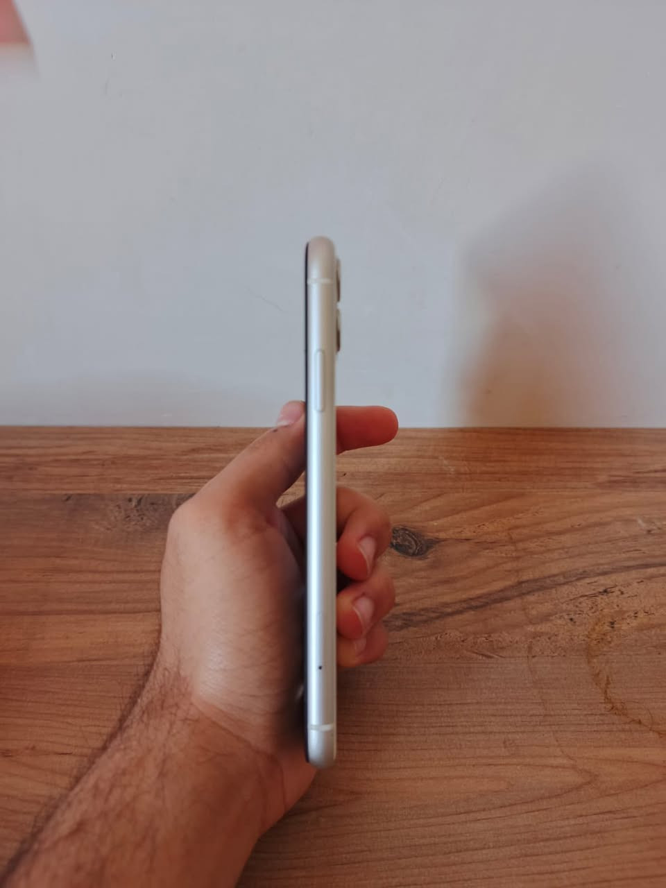 ايفون ١١ باللون الابيض المميز ذاكرته ١٢٨ مستبدل شاشه وكاله يعني حتى فيس ايدي شغال حالها حال البلاديه والبطاريه نسبتها ١٠٠ من جانبك 
الجهاز كلش نظيف رايده ب275 الف 
للاستسفسار واتساب ***********
