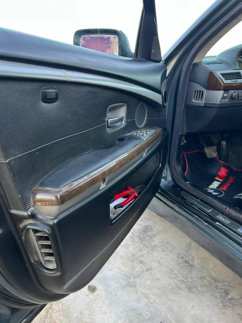 السلام عليكم
للبيع او المراوس bmw

باخره. 2002 رقم بغداد مميز بأسمي

تحويل مباشر

مكفوله كفاله عامه من ضربه والطخه

سياره مصبوغه صبغ عام للجماليه

فول موصفات للأخير 1/1

1.تحكمات ستيرن

2.مري شفط

3. أبواب وجنطه شفط

3. تبريد وتدفئه كشنات

4.جام يصعد وينزل عل بصمه

5.فتحه سقف

6. حساسات كامله

7. شاشه اماميه وخلفيه

8. تحكمات شكنات خلفيه

9. تحكمات شكن امامي ومساج

10. مكينه وكير وكهربائيات كفاله

11. عليه ادامه كامل

12. تأيرات جدد شادهن

13.  تبريد ثلاجه

سياره كامله للأخير اي نقص مابيه كامله عل أيدي

تأخذه ربع دينار متصرف عليه

*********** متوفر واتساب
