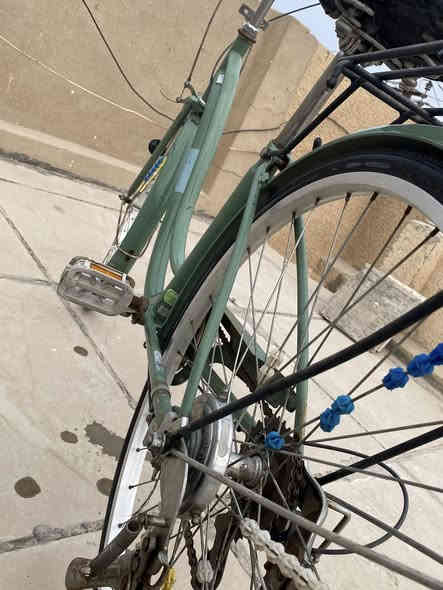 سلام عليكم
بايسكل للبيع بطه حجم ٢٦ نضيف وروعه  مثل ما واضح الكم بل صور نضيف لون زيتوني كير و على ابريكات امامي خلفي شغاله و مثل ما واضح بل صوره  على عدد الكير كلهن شغاله
السعر ٧٥  وبي مجال   اكيد للمشتري تحياتي الكم العنوان بغداد الامين الثانيه . ***********
