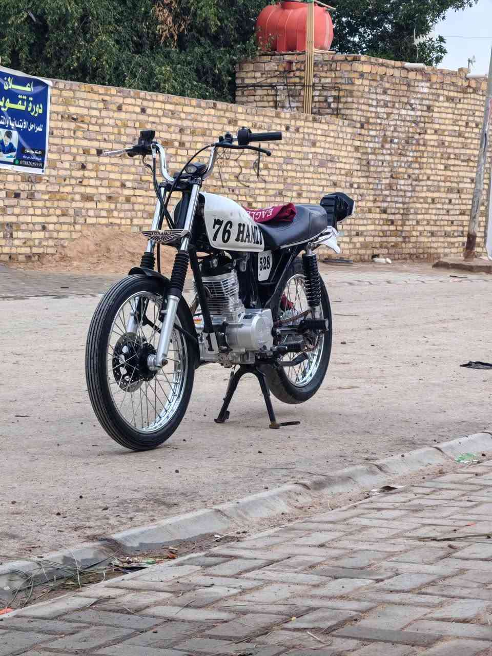 سلام عليكم شباب دراجه للبيع اوراق صولي تعمير 26وشاصي 200رقمي *********** موجود عل خاض
؟
