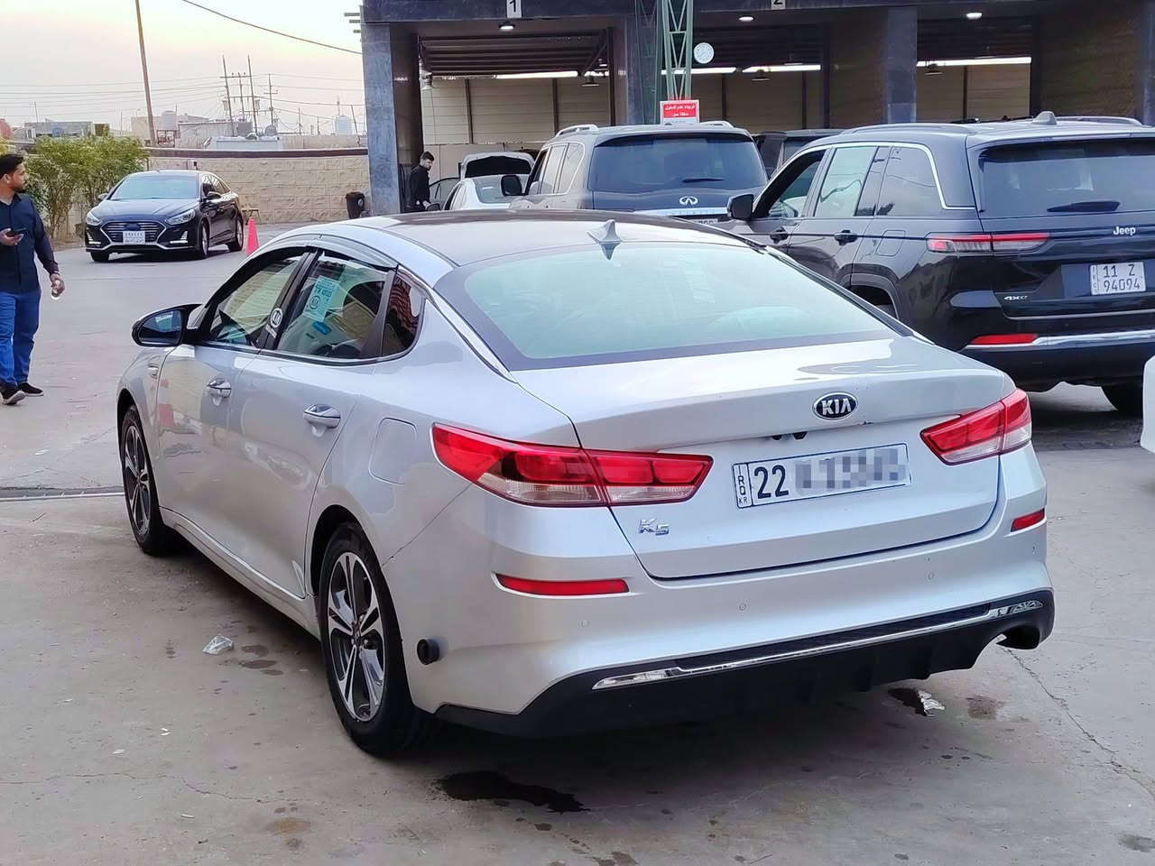 كيا اوبتيما K5 موديل 2020 اصل
ماشية 65 الف كيلو 
وارد كوري اصل غاز تتفول من كل محطة حتة الحكومي شرط 
جاهزة من كل النواحي نقصهة فقط ترتيب شوي للحدادة فقط كلوب حساس ضغط الهواء مشتغل غيرة كلشي ما مشتغل 
شرط كلشي بيهة شغال وبلادي ومسويلهة ادامة كاملة وجانيهة انة مو بياع شراي سيارة ما مخلي بيهة نقص برغي 
تخم تاير وويل كب جدد 
بصمة وتشغيل عن بعد ودخول ذكي 
لد امامي خلفي (حاجب) بلادي 
مكينة وكير شرط زيرو 
المكان بصرة 
السعر 65 ورقة 
كلشي واضح بالصور 
***********
