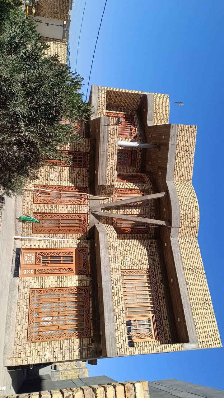 السلام عليكم ورحمه الله وبركاته
بيت اللبيع زراعي سند 25 مشمول بتطويب المساحة 620م
الاساس والبناء كونكريت كرافت
مساحة البناء 300م والباقي 320م كراج سيارة وحديقة
الطابق الاول متكون
من غرفتين نوم
واستقبال 
واصاله 
ومطبخ حار وبارد
وصحيات خارجيه
ممرات خارج البيت العرض مترتين ونص مع مطبخ خارجي
واستقبال خارجي وصحيات خارجيه 
الطابق الثاني متكون
من غرفتين
واصاله 
ومطبخ
وصحيات
العنون الديوانية ام طباشي قرب مدرسه 14تموز
الاستفسار الاتصال ع الرقم ***********
