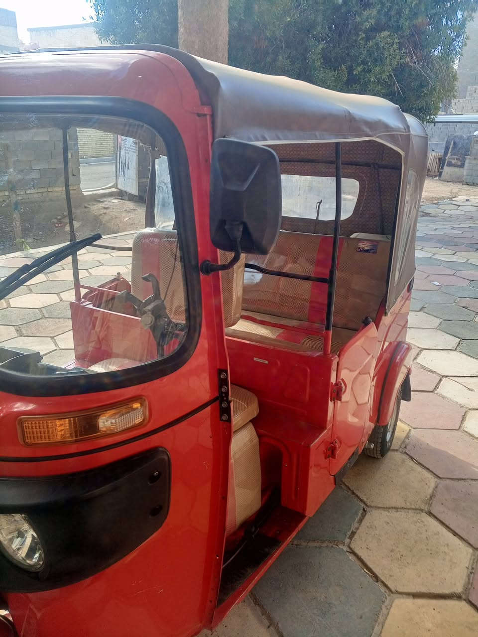 السلام عليكم تكتك 2022شهر 11تكتك نضيفه محرك مكفول ما ملموس والكشر نفس الشي لا حار ولا بارد بس شخوط بيهه زلوغ خفيفات مكفوله من كلشي مرقمه لوحه وسنويه  تكتك ما طالعه بل شارع صار سنه تقريبن مضمومه نضيفه كلش سعرهه 8500قفل مكان البياع تقاطع درويش المعالف ما اجاوب خاص هاذه الرقم اليحب يتصل ‏‪***********‬‏
