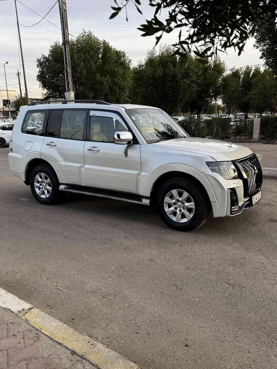 سلام عليكم
باجيرو مديل 14 رقم بغداد 
فول موصفات حبتور 
بيه ٣ قطع صبغ بدون دواخل 
السعر 138وبيه مجال 
مكان بغداد 
***********
