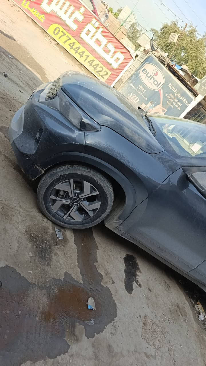 السلام عليكم للبيع كيا سونيت ٢٠٢٤ زيرو معارظ باركود استلامهه حادث موظح سياره جازه وتمشي كلشي مابيهه حتى ايبراك مطاك بغداد بسمي سياره فول كامره فتحه اشاره بل مري ويل كب حساسات قفل ١٣٥ ورقه *********** كراده شارع ٤٢
