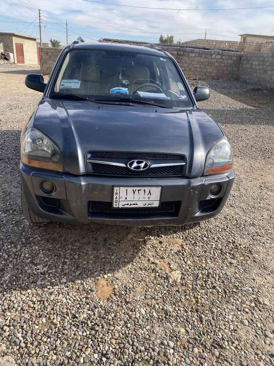 السلام عليكم سياره تكسون  موديل 2009 بدون ضرر بدون تبديل فقط 3ملاحظات طخم تايرصدر جديدالسعر120وبيهامجال ***********
