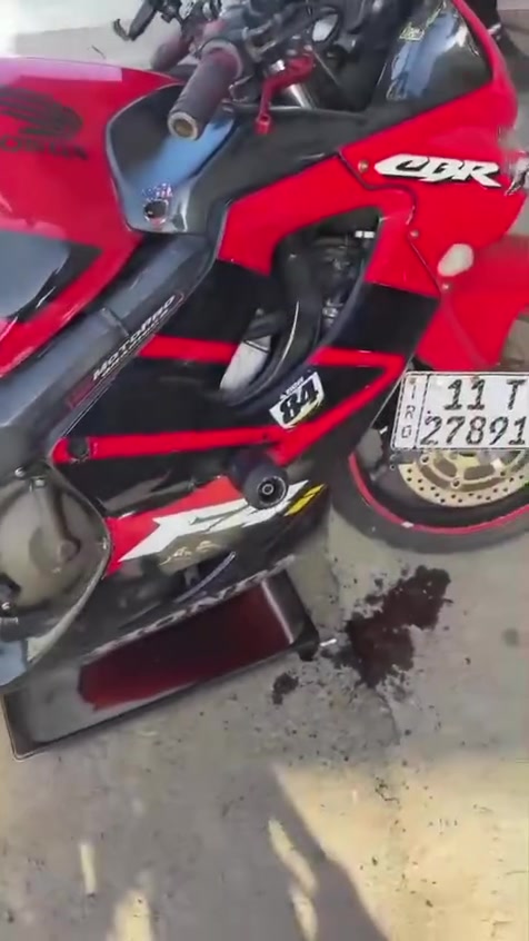 من رخصة الادمن المحترم
لسنا الوحيدون بس ماكو شي صعب علينا 
ورشة  Horsemen Garage لتصليح جميع الدراجات الكير ( دراجات التوصيل ، بطح ، هارلي ، الترحال ، گولد ونگ ، BMW GS  ،K1200 ،k1600 , RT ، افريكا تون ، كافة انواع الدراجات الادفنجر ) 
اذا تعبان ومابيك حيل تجيبهة اكو تصيلح موقعي
متوفر ايضا فحص اي دراجة كير قبل الشراء 
عنوانه بغداد/الاعلام/ مجمع 6، للتواصل ***********
