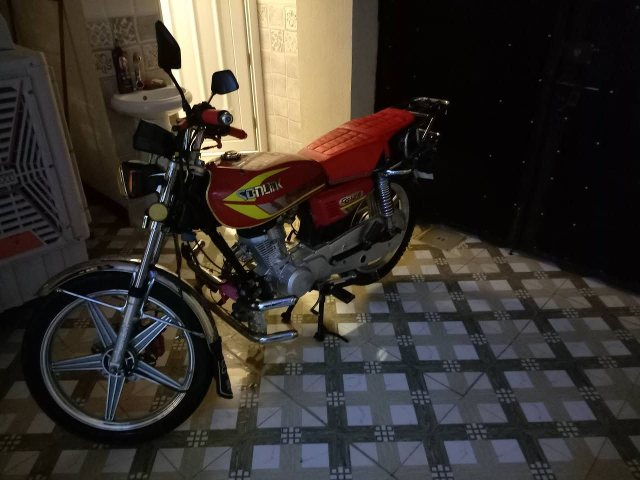 سلام عليكم ورحمة الله وبركاته دراجه تايكر 23للبيع كامله مكمله نضافه فولل التصال ***********

