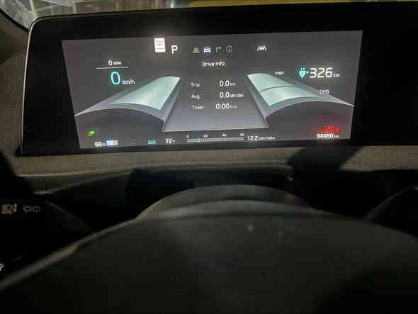 Kia Ev6 2023 
سياره جديه بدون تبديل وصبغ فقط دعاميه صور حادث داخل منشور بطارية 77واط 600 كيلو بشحنه كراسي كهربائية تدفه تبريد بعد بيه هواي موصفات سعر 160$ بغداد بسمي ***********
