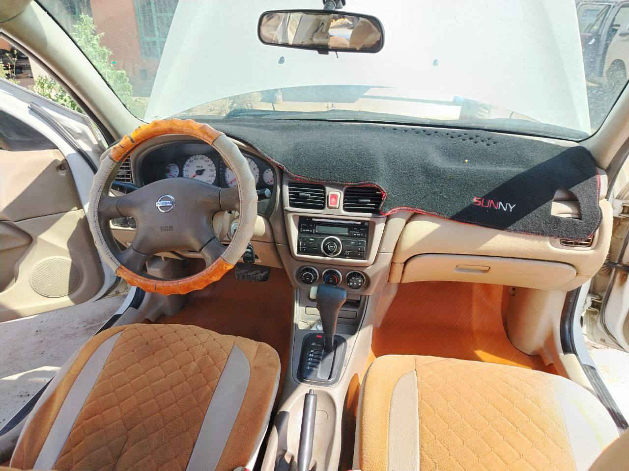 نيسان سني
موديل ٢٠١٠ ياباني اصل
 ...فول اوتوماتيك
 ...كفاله محرك كير حداديه تخم تاير باتري كهربائيه كولها شغاله ..تبريد ثلج ...رقم واسط  أنكليزي 
الكوت قرب بوابه كوت بغداد مقابل محطه البوابه 
 
***********
***********
