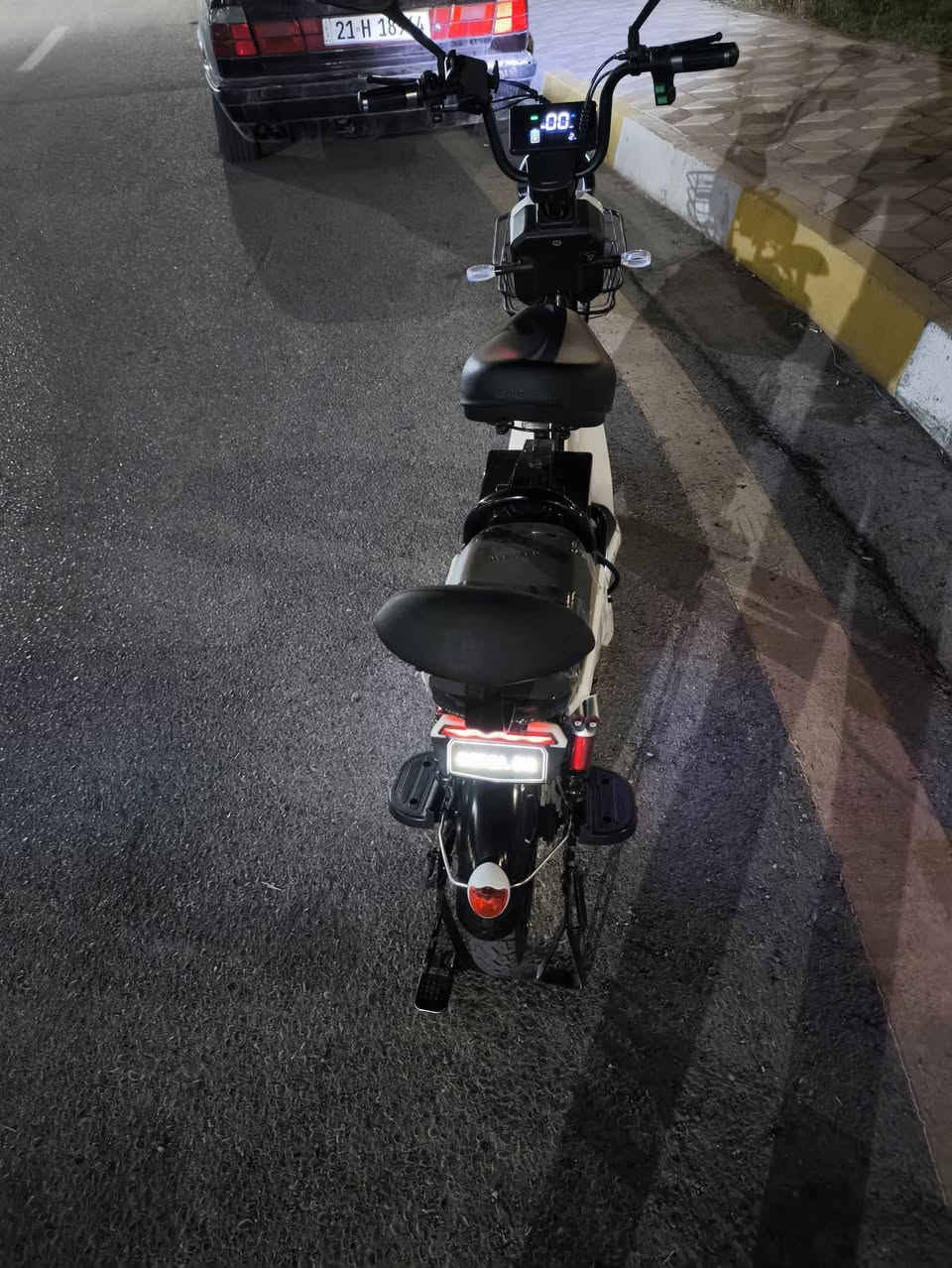 السلام عليكم
البايسكل اخو الجديد

Korea Mr  حجم 16 2025 

4 بطاريات ملف 650W

العداد ماشي فقط 1490 كيلو مستعمل شهرين

السرعة 75 الحقيقي 40 

بلوتوث اشارات هورن كله شغال

البايسكل عيبه كسر براغي الكشن الخلفي وشخوط عالبطارية و كسر بالجاملغ 

البطارية والملف مابيه عيب

وياه الشاحنه البلادية 

السعر 310 بيه مجال

عنواني حي الواسطي


**إذا كنت صاحب هذا الإعلان وتريد حذفه لأي سبب، رجاءا أرسل رسالة إلى الدعم الفني**