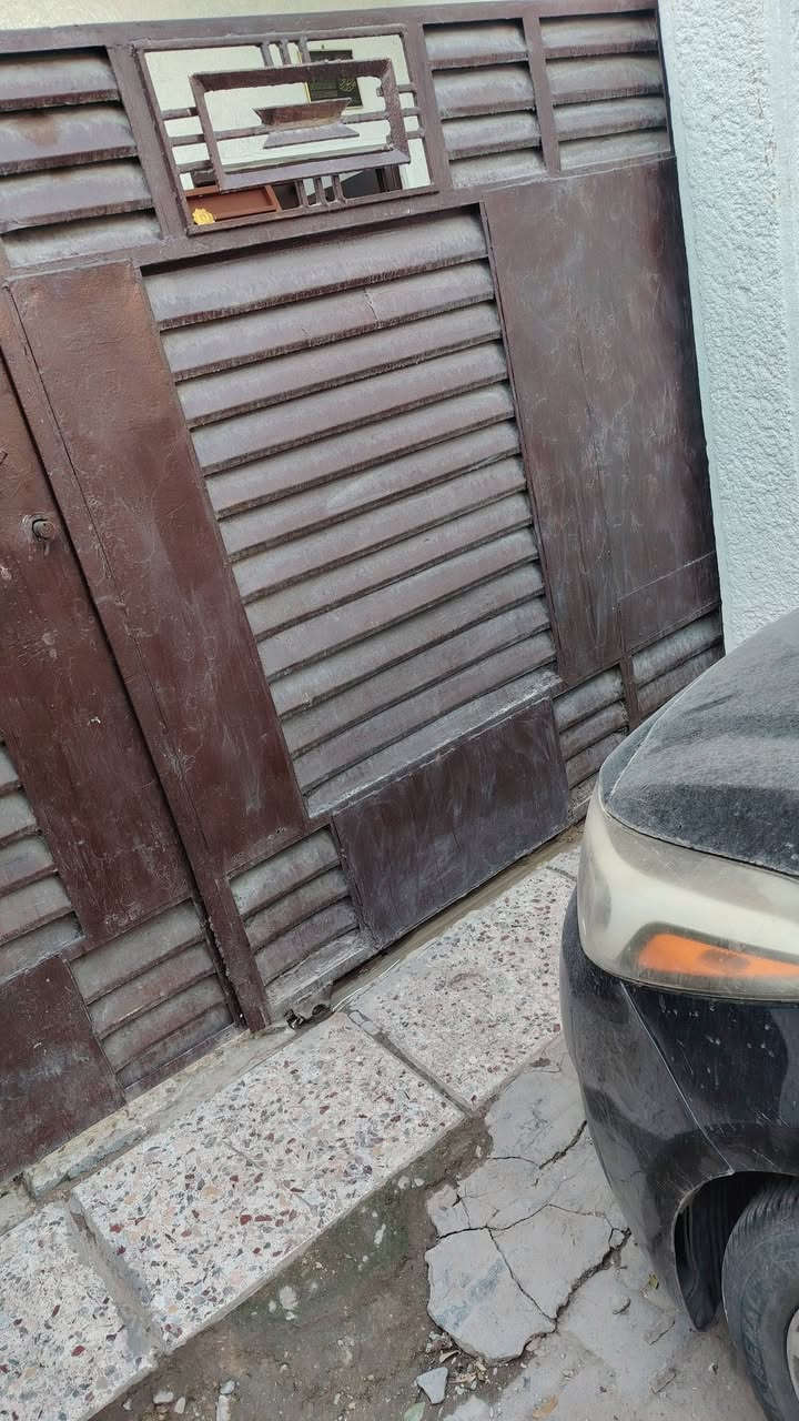 باب حديد للبيع مستعمل ***********
