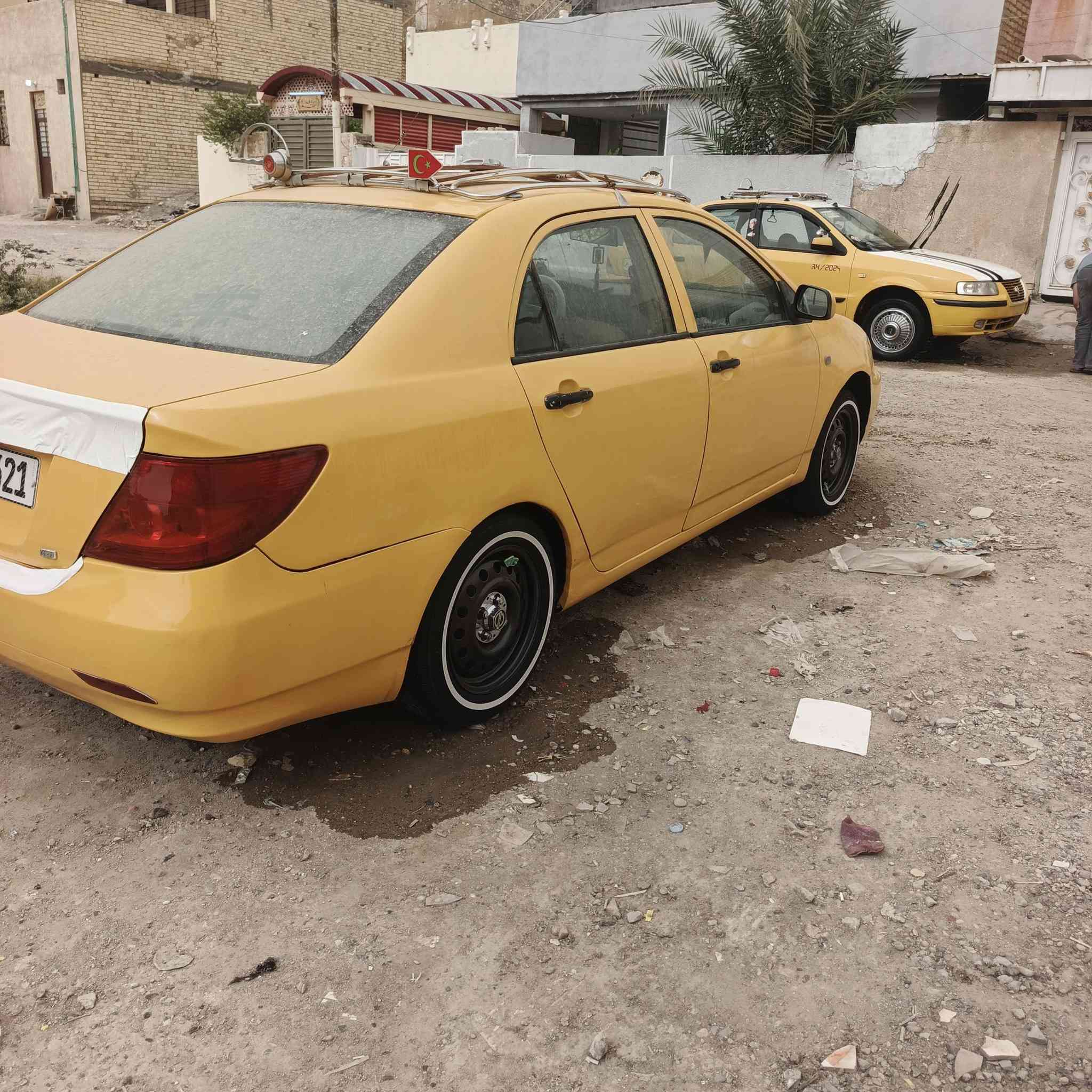 سلام عليكم بي واي دي موديل 2010 سياره حلوه نصبته حلوه كير مكفول مكينه بدايت تبخير تبريد ثلج حداديه امامي خلفي جديد تايرات جدد ابو الخط لبيض ويل جديد وصبغ حراري للويل السياره كهرباياته كله عل لبلاد لايت زنون بلاجكتر زنون سيبايه سحاره تفصال سياره لا ضربه ولا تلديل ملكطين خياسات وصابغيه حزام كجماليه رقم بغداد نكليزي مصفره من كلشي  مكان السياره بغداد سبع البور سعر سياره 44 وبيه مجال للشراي هاذ رقمي ***********
