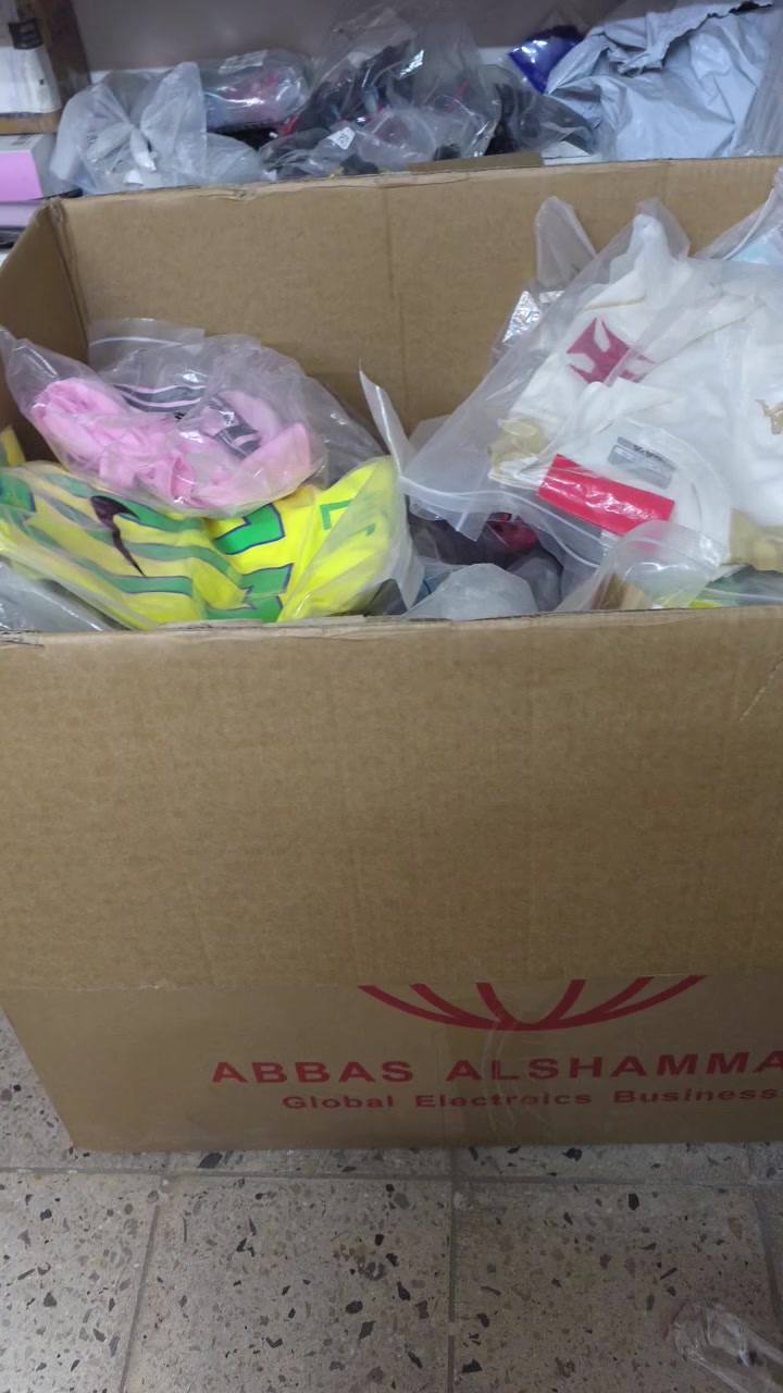 سلام عليكم
عدي شلعه دريسات مال امزون كل الندية وكلهن ماركات 
سعر القطعه 4 الاف عدد تقريب 100 او اقل
عنوان العطيفيه رقم *********** يوجد توصيل
