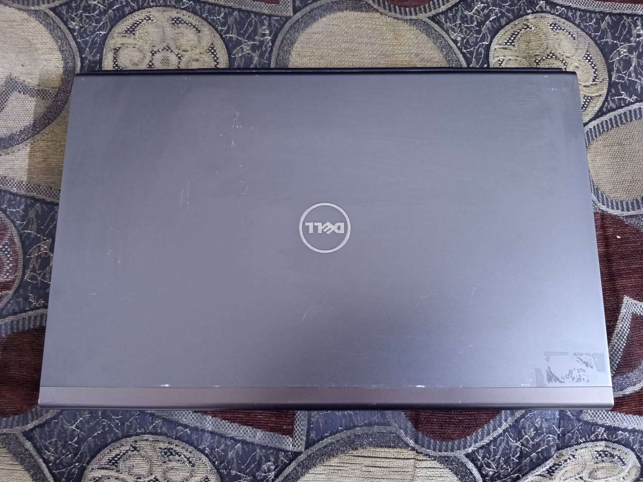 DELL PRECISION M6800
المعالج: Intel Core i5-4300M بسرعة 2.60GHz، 4 أنوية   • الرام: 8GB DDR3  • كارت الشاشة: كارتين شاشة   1. NVIDIA Quadro K3100M بسعة 4GB DDR5 مخصص للتصميم والريندر   2. Intel HD Graphics 4600 مدمج   • التخزين: هاردين   1. SSD 256 GB Casper سريع للنظام والبرامج   2. HDD 512GB للتخزين   • النظام: Windows 10 Pro 64-bit أصلي   • الشاشة: 17.3 بوصة، دقة FHD
ويا UPS نقص بس بطارية 
السعر 300 الف و بي مجال     المكان بغداد الدولعي. 
الرقم : *********** بي واتساب
