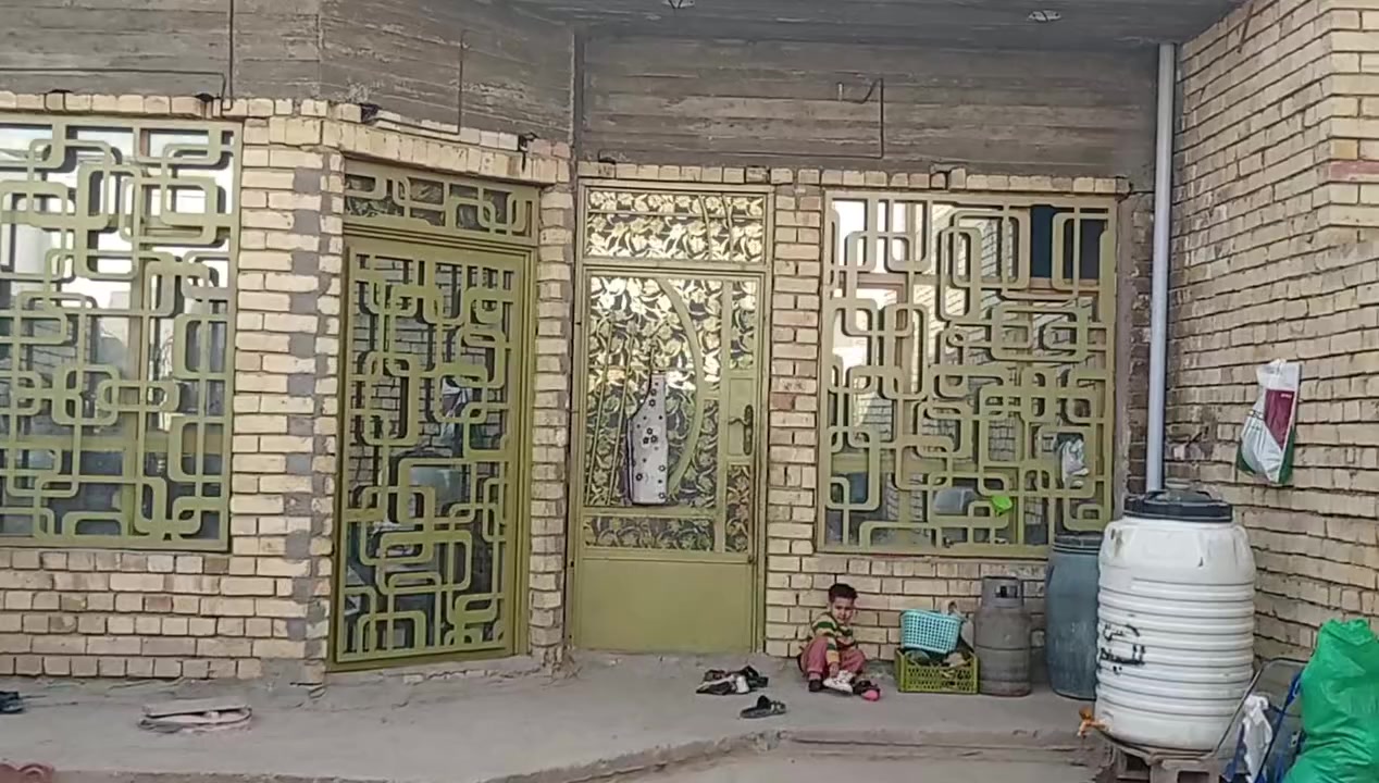 سلام عليكم بيت 200 متر بخضراء الدسيم شارع البزل يم الحقل الاستفسار ***********
